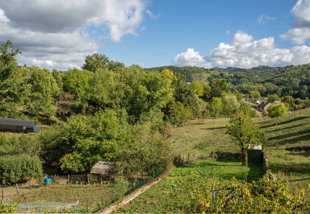 Maison à Saint-Côme-d´Olt - Chardon Bleu, jardin, centre-ville, St-Côme-d´Olt