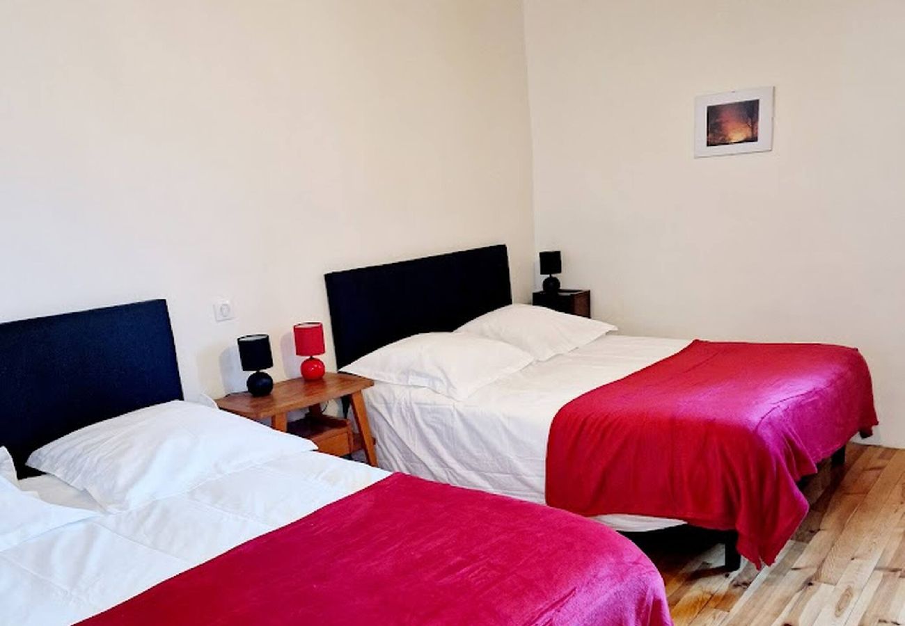 Maison à Saint-Côme-d´Olt - Chardon Bleu, jardin, centre-ville, St-Côme-d´Olt