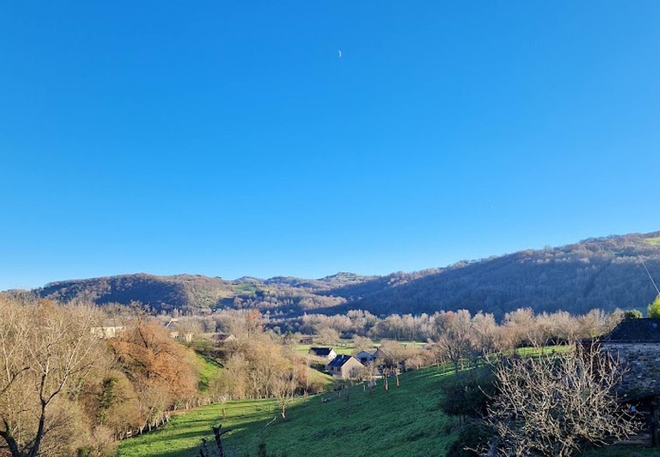 Maison à Saint-Côme-d´Olt - Chardon Bleu, jardin, centre-ville, St-Côme-d´Olt