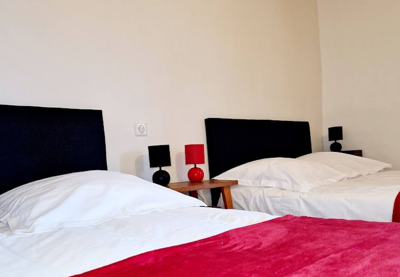 Maison à Saint-Côme-d´Olt - Chardon Bleu, jardin, centre-ville, St-Côme-d´Olt