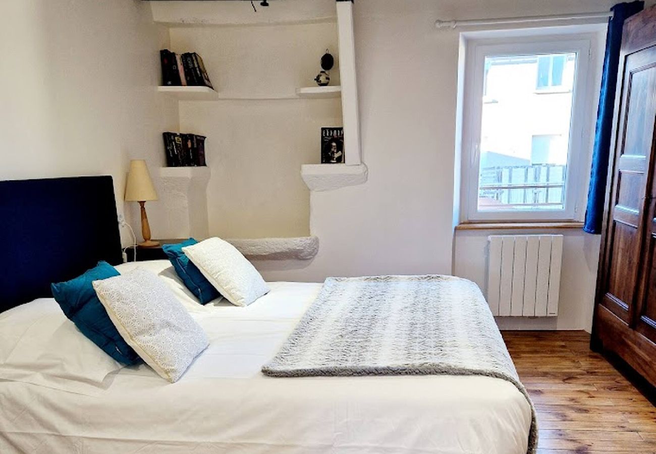 Maison à Saint-Côme-d´Olt - Chardon Bleu, jardin, centre-ville, St-Côme-d´Olt