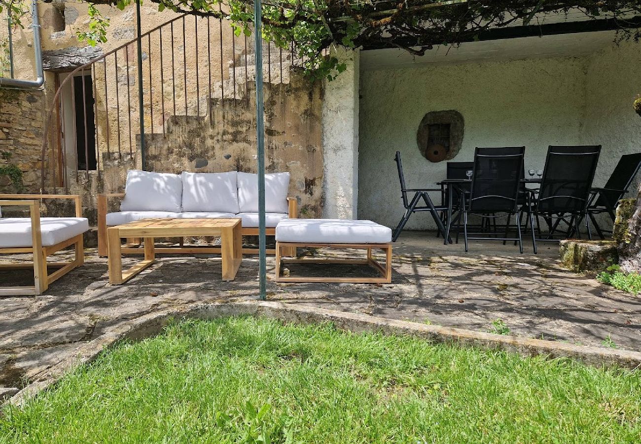 Maison à Saint-Côme-d´Olt - Chardon Bleu, jardin, centre-ville, St-Côme-d´Olt