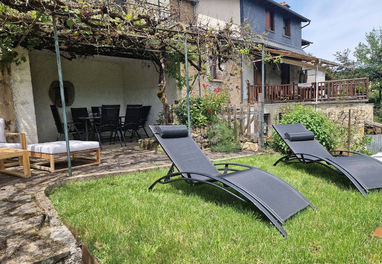 Maison à Saint-Côme-d´Olt - Chardon Bleu, jardin, centre-ville, St-Côme-d´Olt