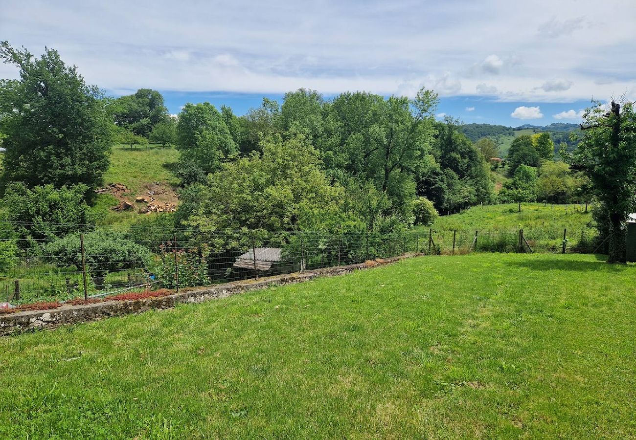 Maison à Saint-Côme-d´Olt - Chardon Bleu, jardin, centre-ville, St-Côme-d´Olt