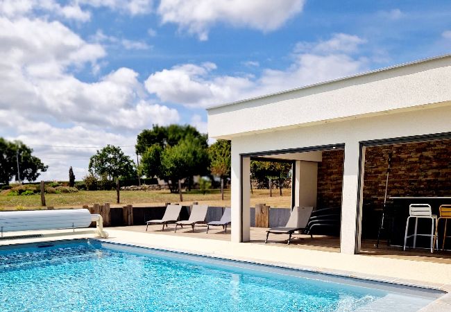 Villa à Gabriac - Le Gîte Aubrac Haut de gamme, Jardin,