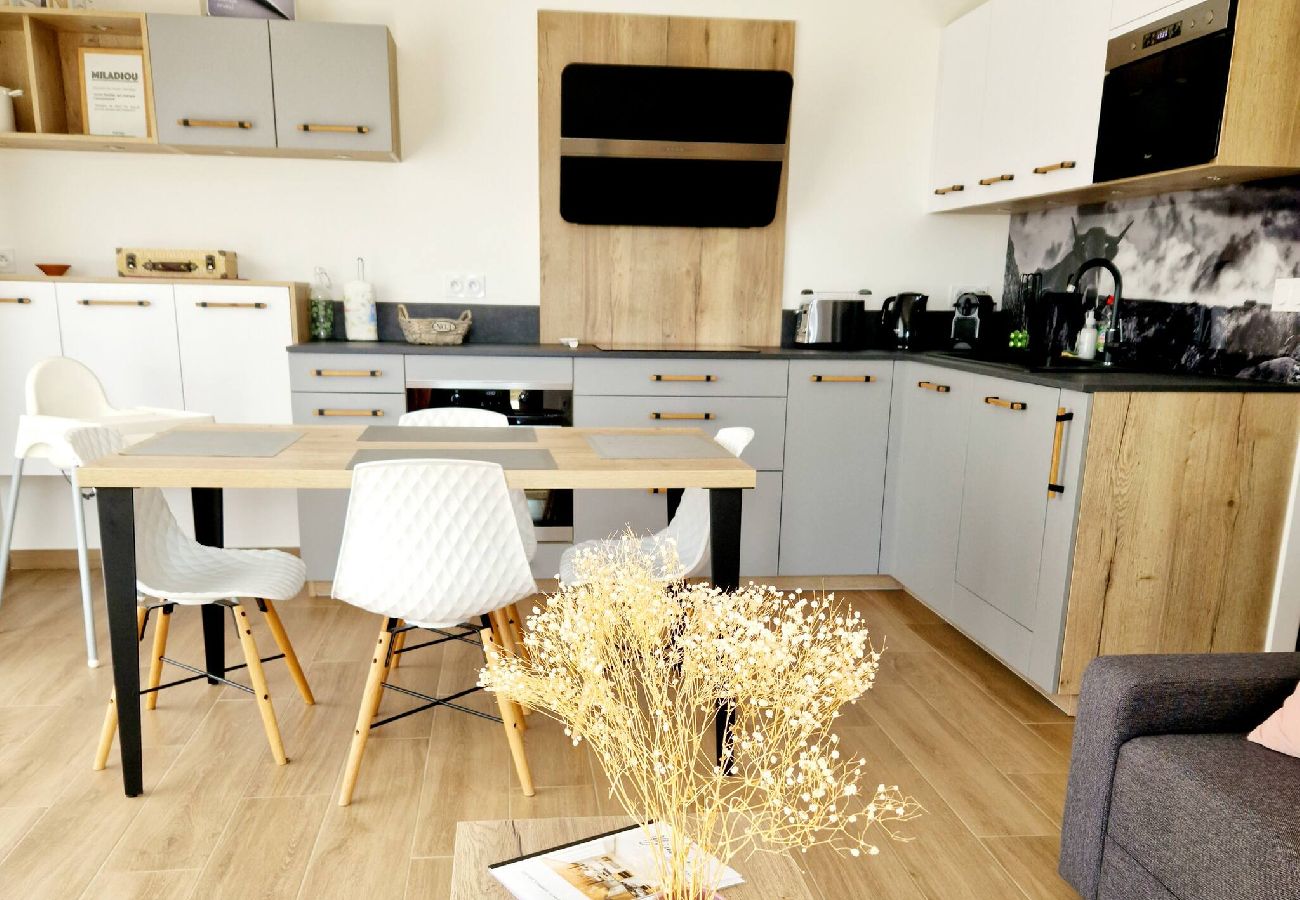 Villa à Gabriac - Le Gîte Aubrac Haut de gamme, Jardin,