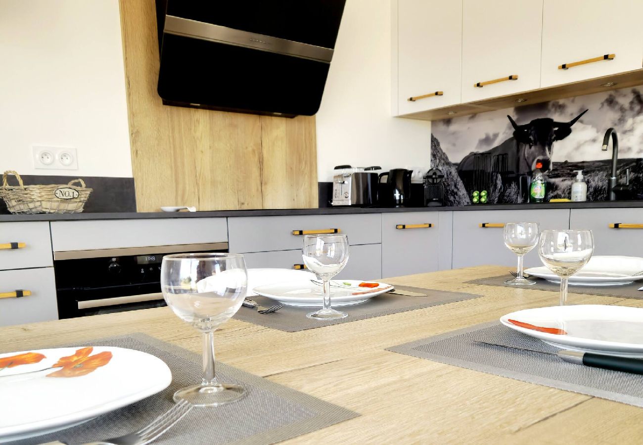 Villa à Gabriac - Le Gîte Aubrac Haut de gamme, Jardin,