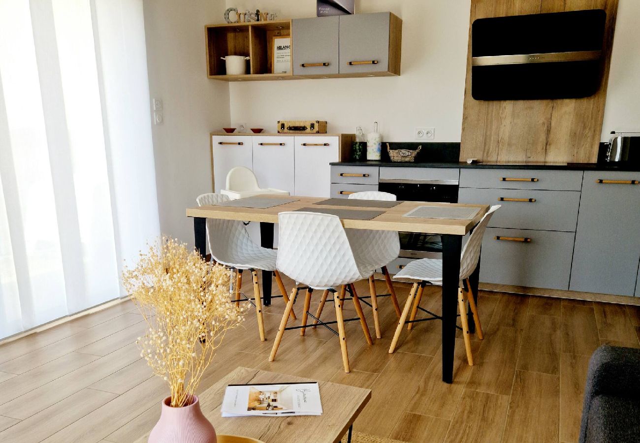 Villa à Gabriac - Le Gîte Aubrac Haut de gamme, Jardin,