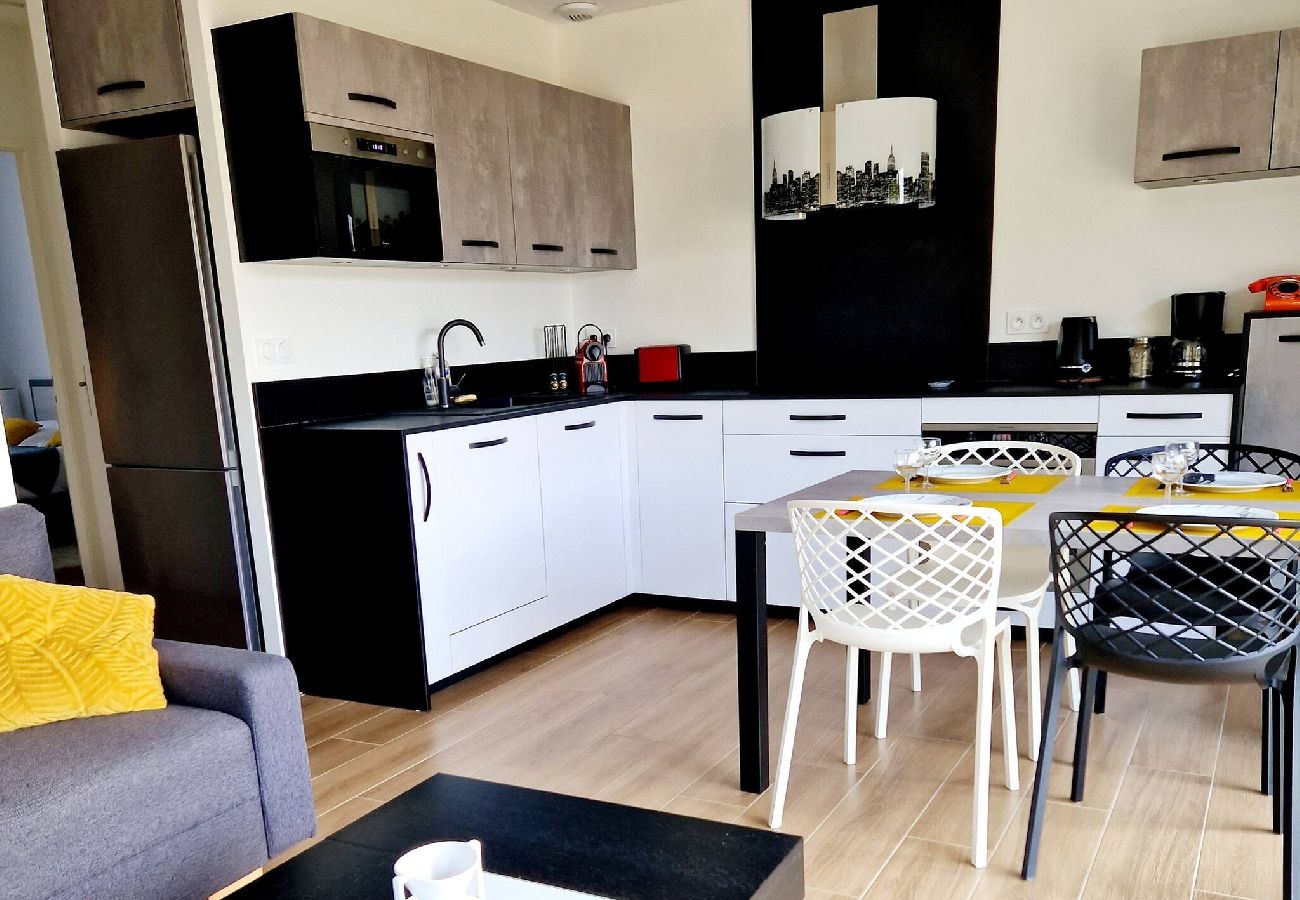 Villa à Gabriac - Le Gîte City Haut de gamme, Jardin, Pi