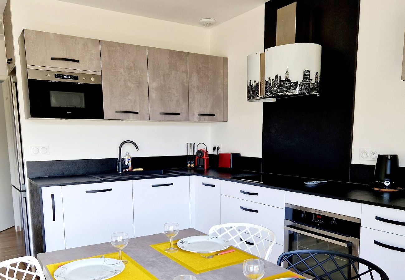 Villa à Gabriac - Le Gîte City Haut de gamme, Jardin, Pi