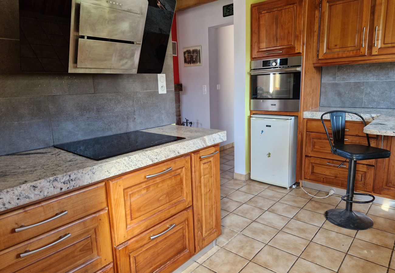 Gîte Rural à Sébrazac - L'Oustal de la Rusque