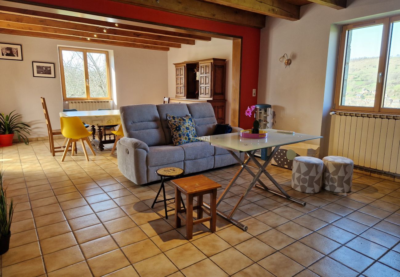 Gîte Rural à Sébrazac - L'Oustal de la Rusque